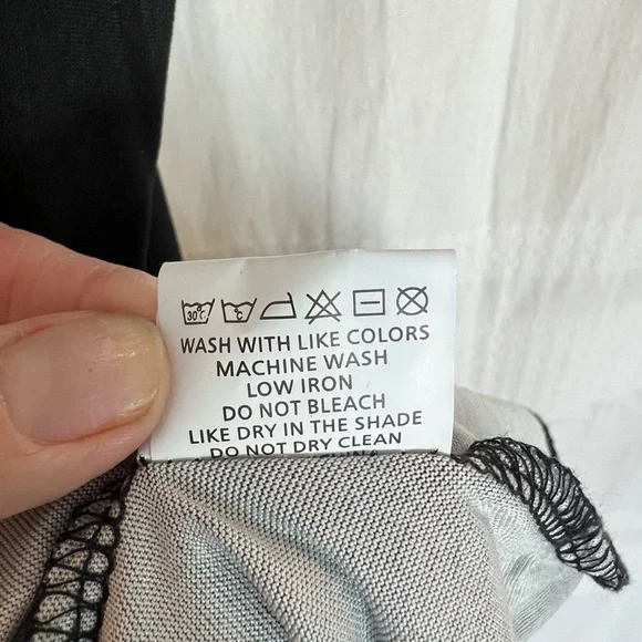 🖤 Women’s 3XL Black & White Floral Top w/ Ladder Sleeves 🖤 - Picture 7 of 7